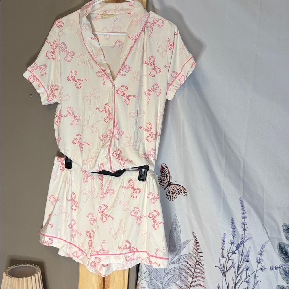 Bobbie Brooks White Sleep Shorts w/ matching shirt